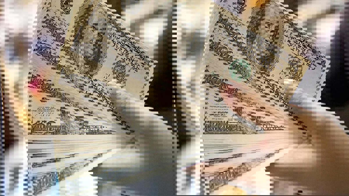 الدولار يتراجع في ظل عقبة تواجه محادثات التجارة بين أمريكا والصين