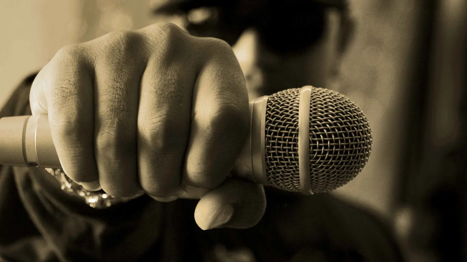 حبس مغني راب جزائري بسبب محتوى "غير أخلاقي" على تيك توك