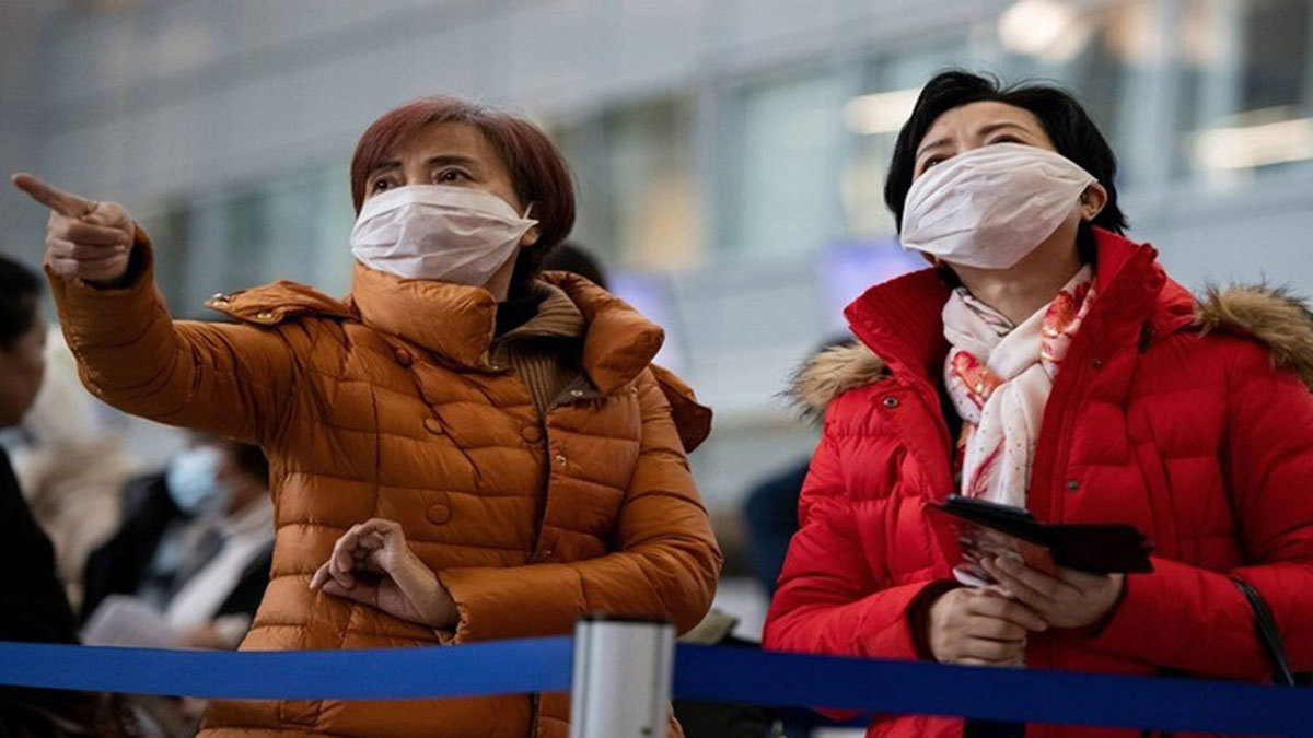 الصين تستخدم الطائرات المسيرة لإلزام المواطنين بارتداء الكمامات (فيديو)