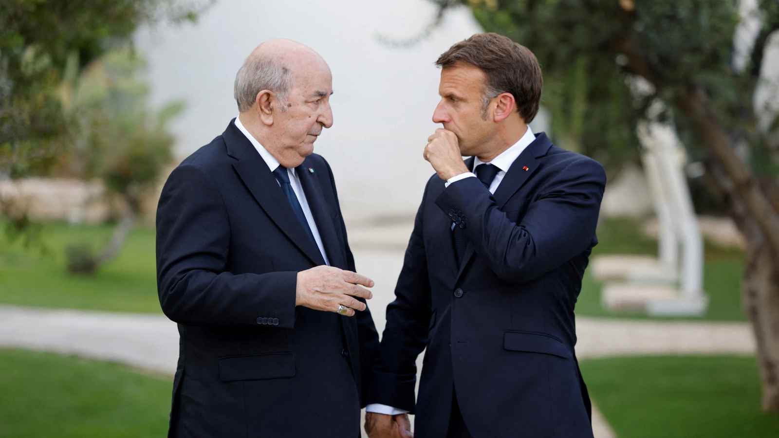 في ذكرى تحرير فرنسا.. نذر أزمة دبلوماسية جديدة بين باريس والجزائر