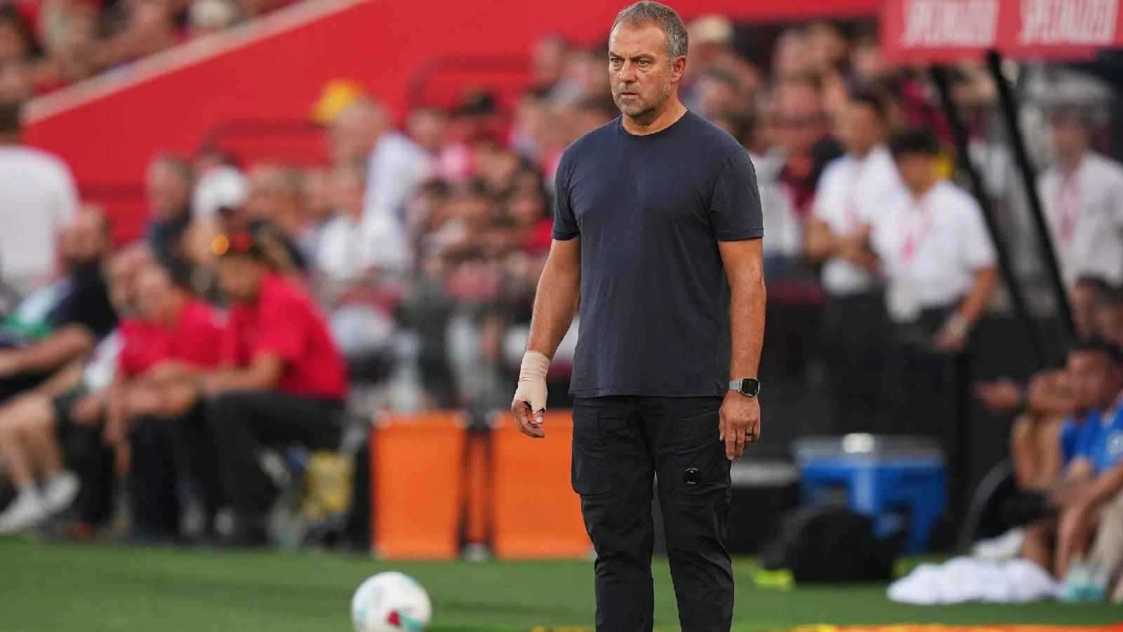 4 خطايا تسببت بطرده.. فليك يكرر "كارثة" تشافي