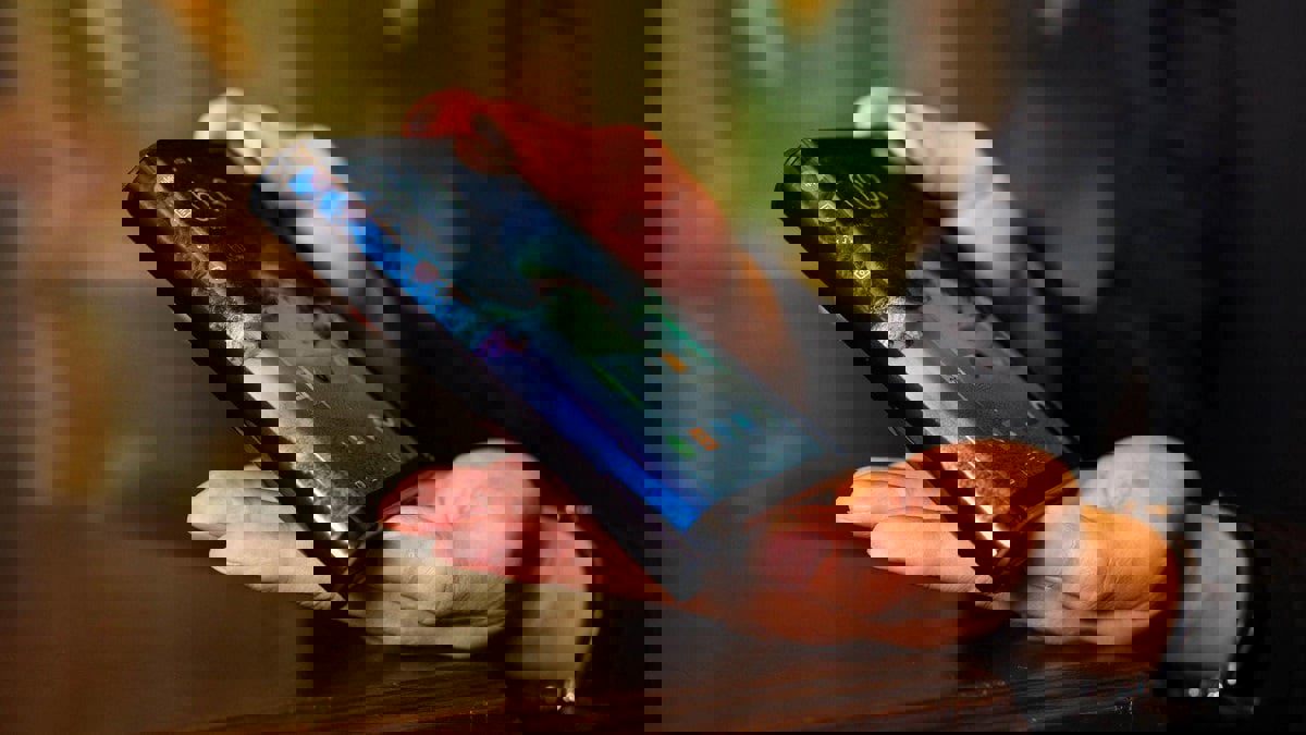 "شاومي"  تحصل على براءة اختراع جديدة لتصميم هاتف ذكي بشاشة محيطية