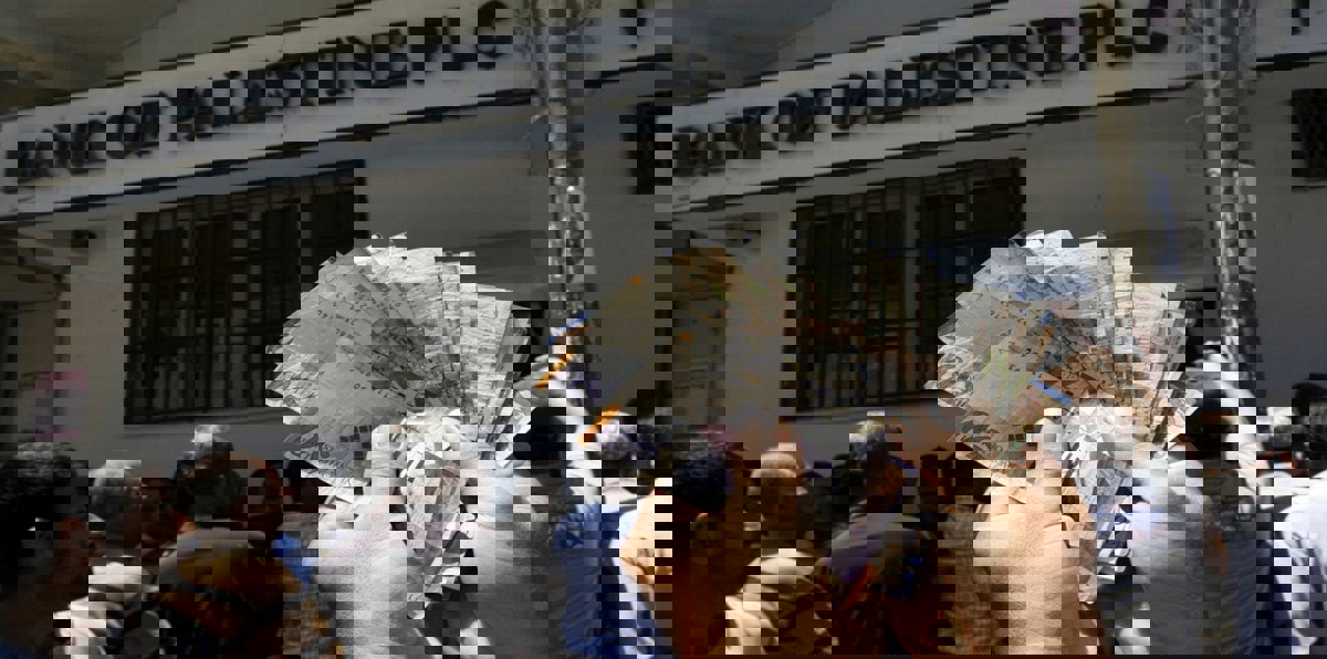 غضب في غزة بسبب خفض وتأخير أجور موظفي السلطة الفلسطينية