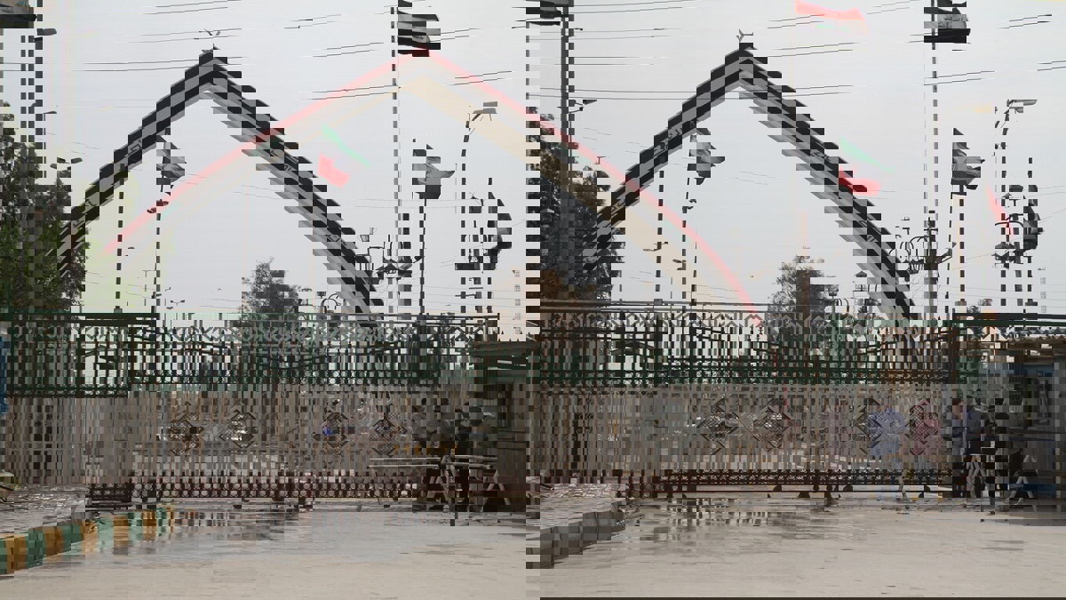 إعادة افتتاح "معبر المنذرية" بين العراق وإيران بعد إغلاقه بسبب الاحتجاجات