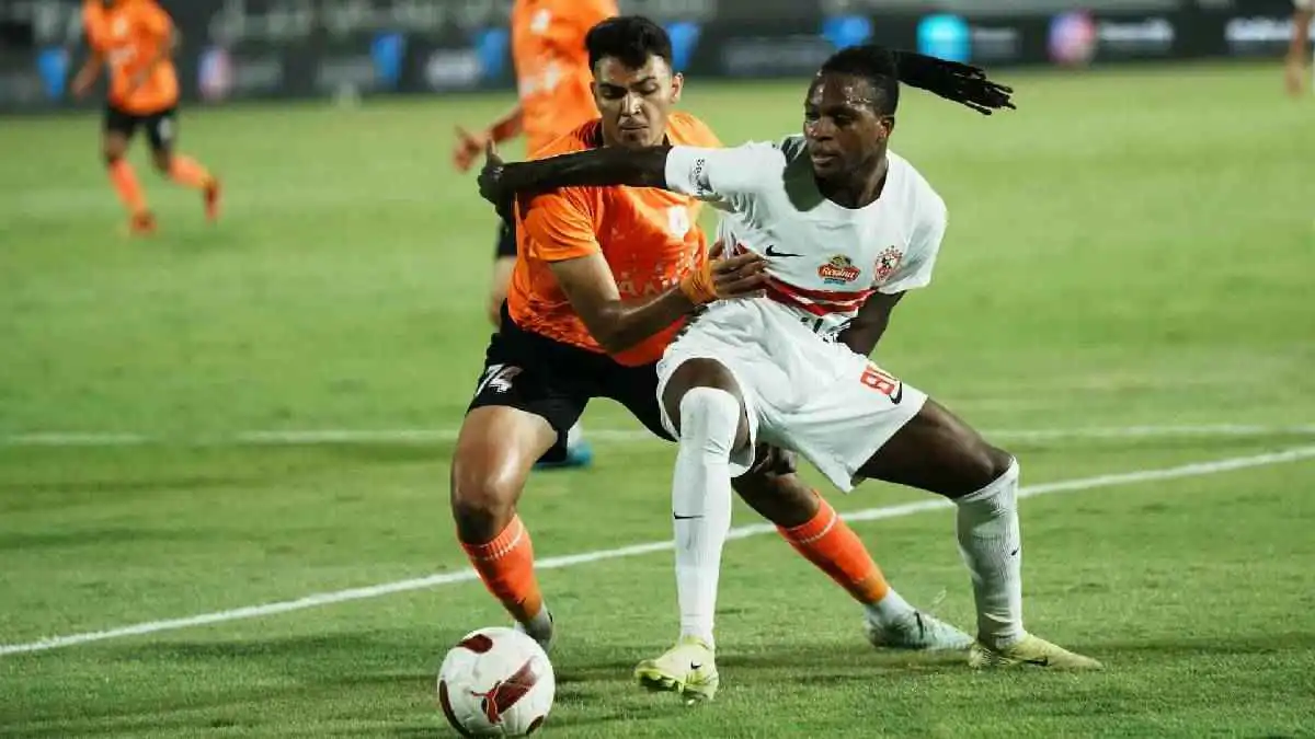 هل استحق شيكو بانزا ضربة جزاء في مباراة الزمالك وفاركو؟ (فيديو)