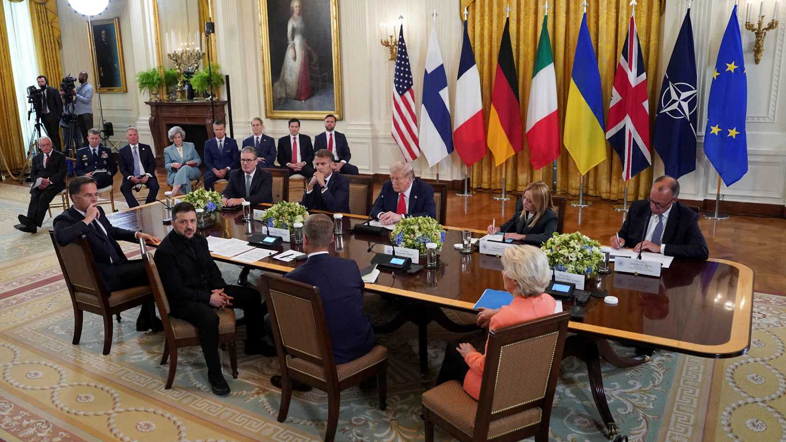 ترامب يقطع اجتماعه بزعماء أوروبا للاتصال ببوتين