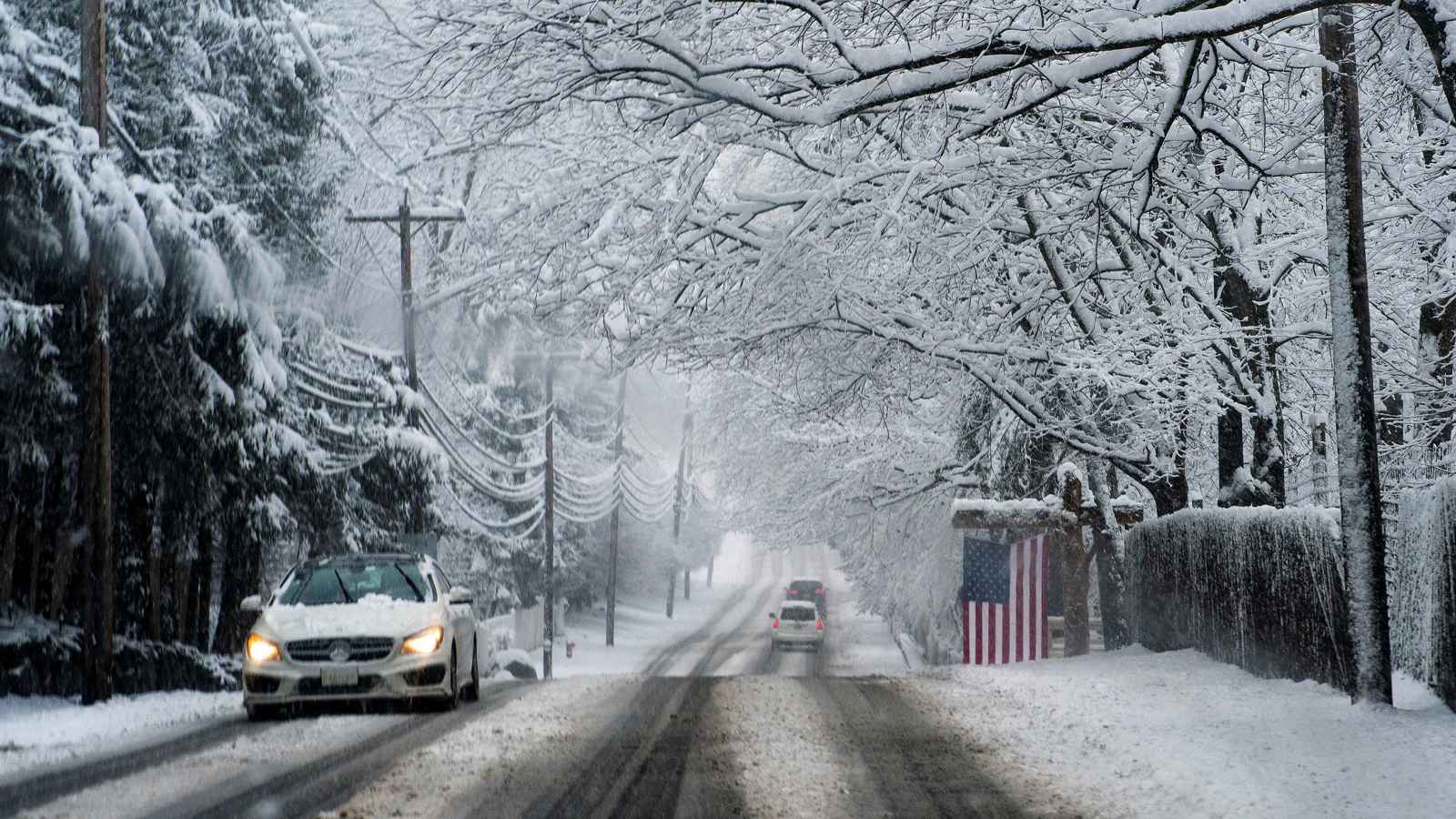 أربكت حركة السفر.. عاصفة ثلجية تشل مناطق بالولايات المتحدة