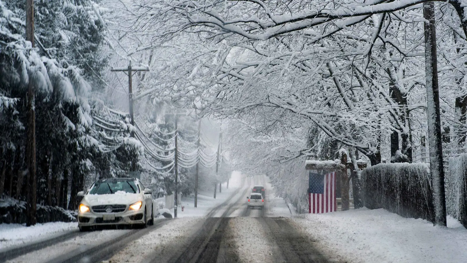 عاصفة ثلجية بعد الفيضانات.. "كنتاكي" الأمريكية تحبس أنفاسها