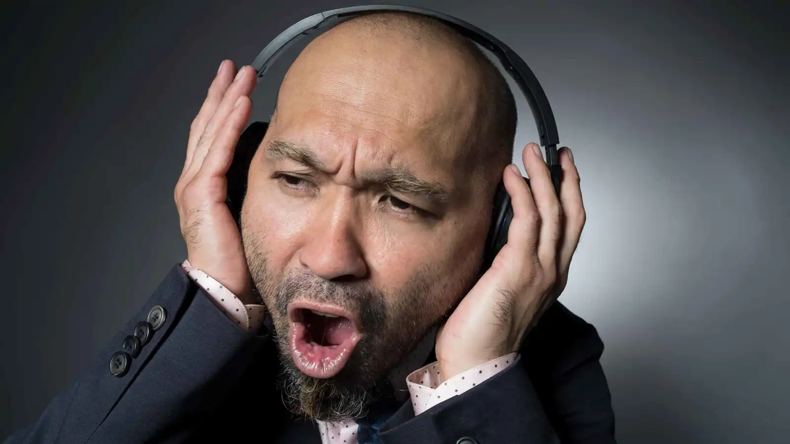 لماذا تعلق الأغاني في أذهاننا؟ طبيب نفسي يوضح