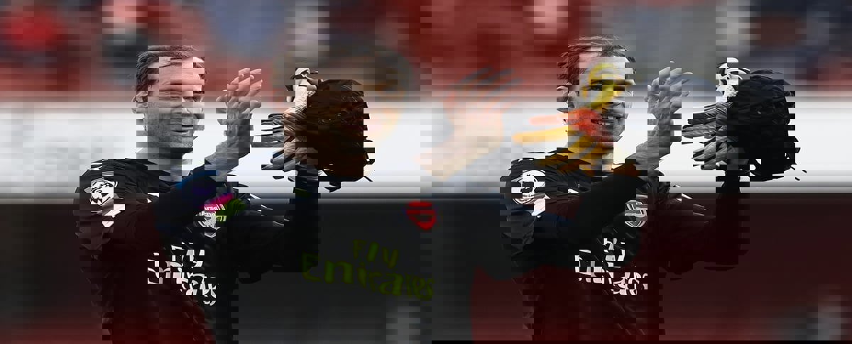 بيتر تشيك يرفض التقليل من قيمة الدوري الأوروبي