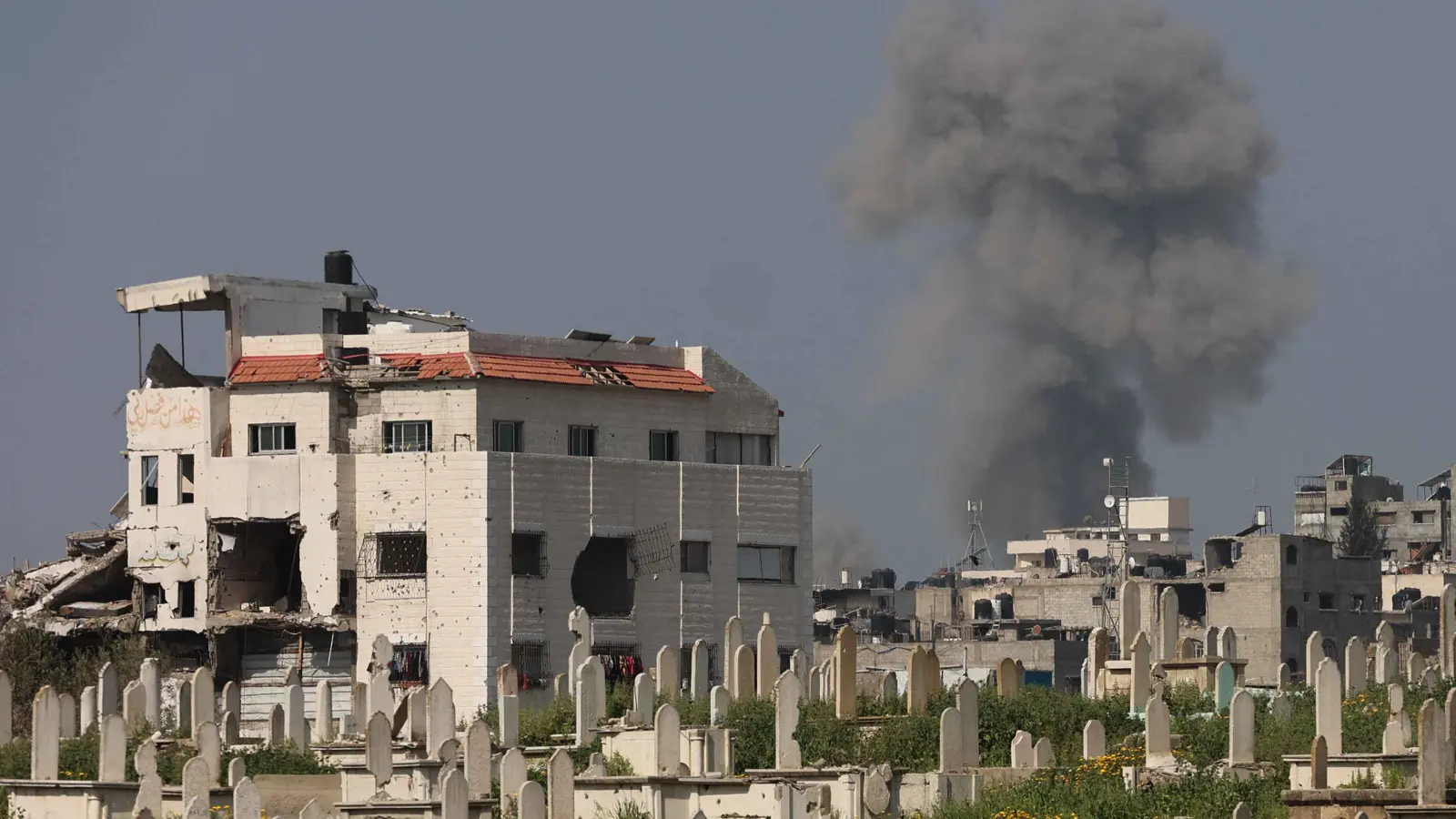 الجيش الإسرائيلي يعلن مهاجمة موقع لحماس شمال غزة