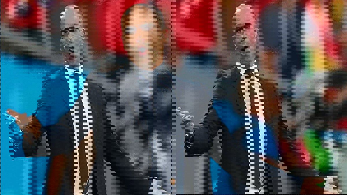 (ESPN): روبرتو مارتينيز "بديلا محتملا" لرونالد كومان في برشلونة