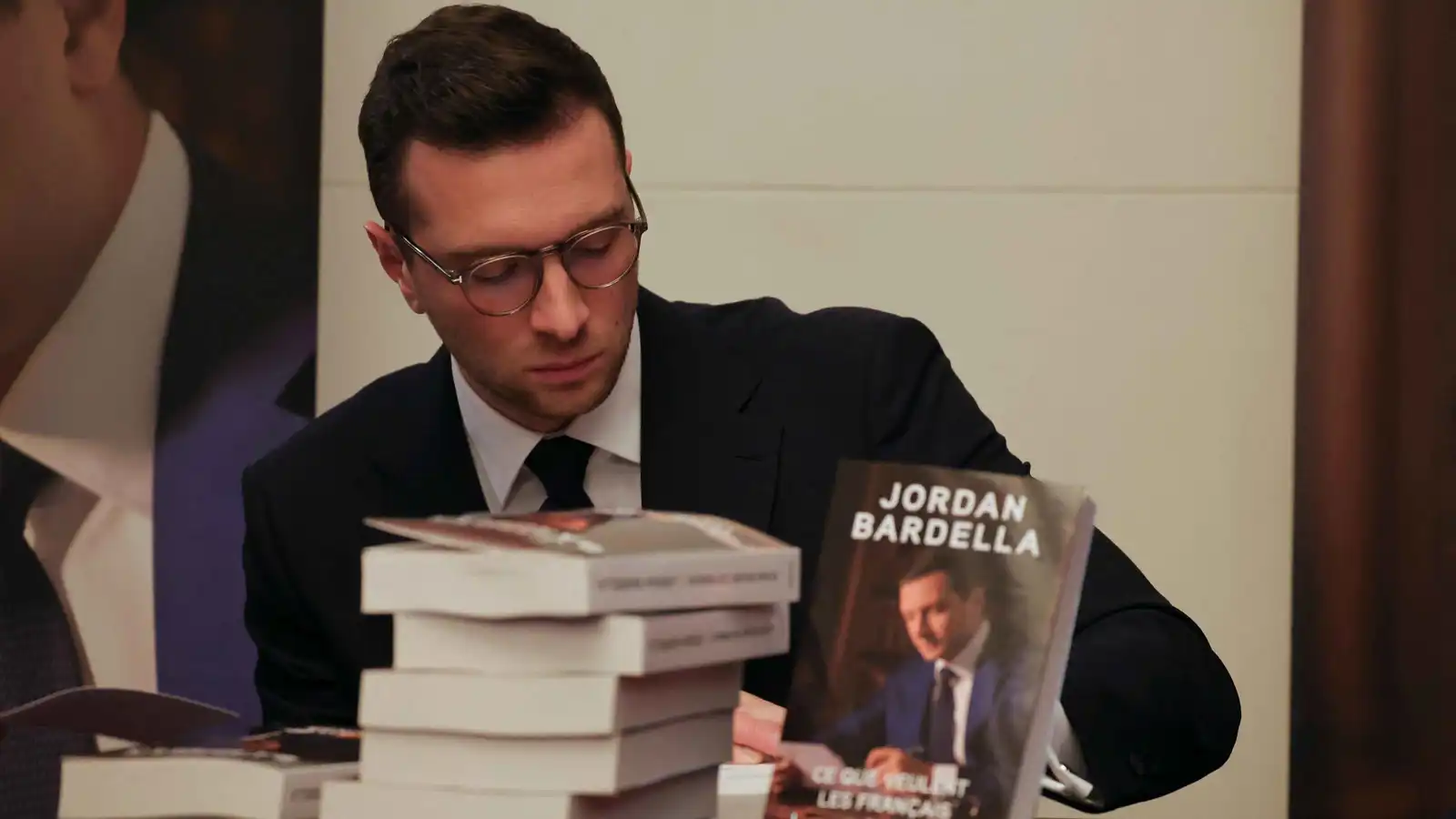 بعد تعرضه لهجوم بالدقيق والبيض.. بارديلا يدخل نادي المرشحين الكبار