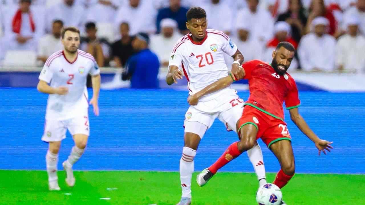 نجم منتخب الإمارات يبكي بعد إصابته أمام عمان في تصفيات المونديال (فيديو)