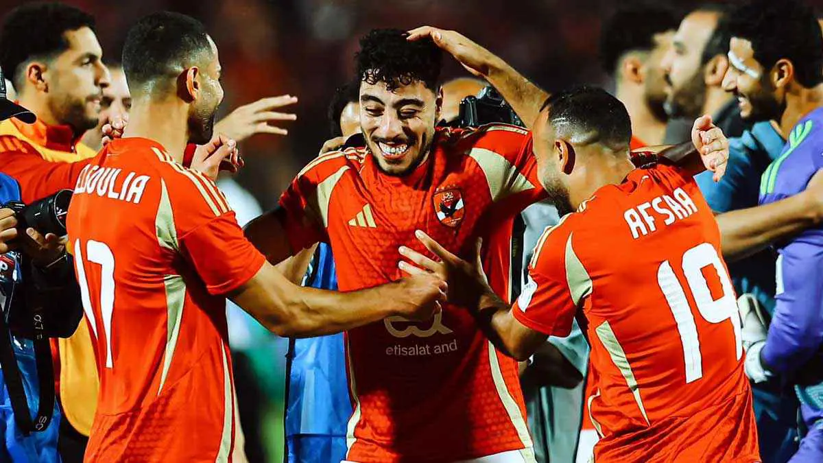 "هيسبب كارثة في غرفة الملابس".. نجم الأهلي المصري يقترب من الرحيل