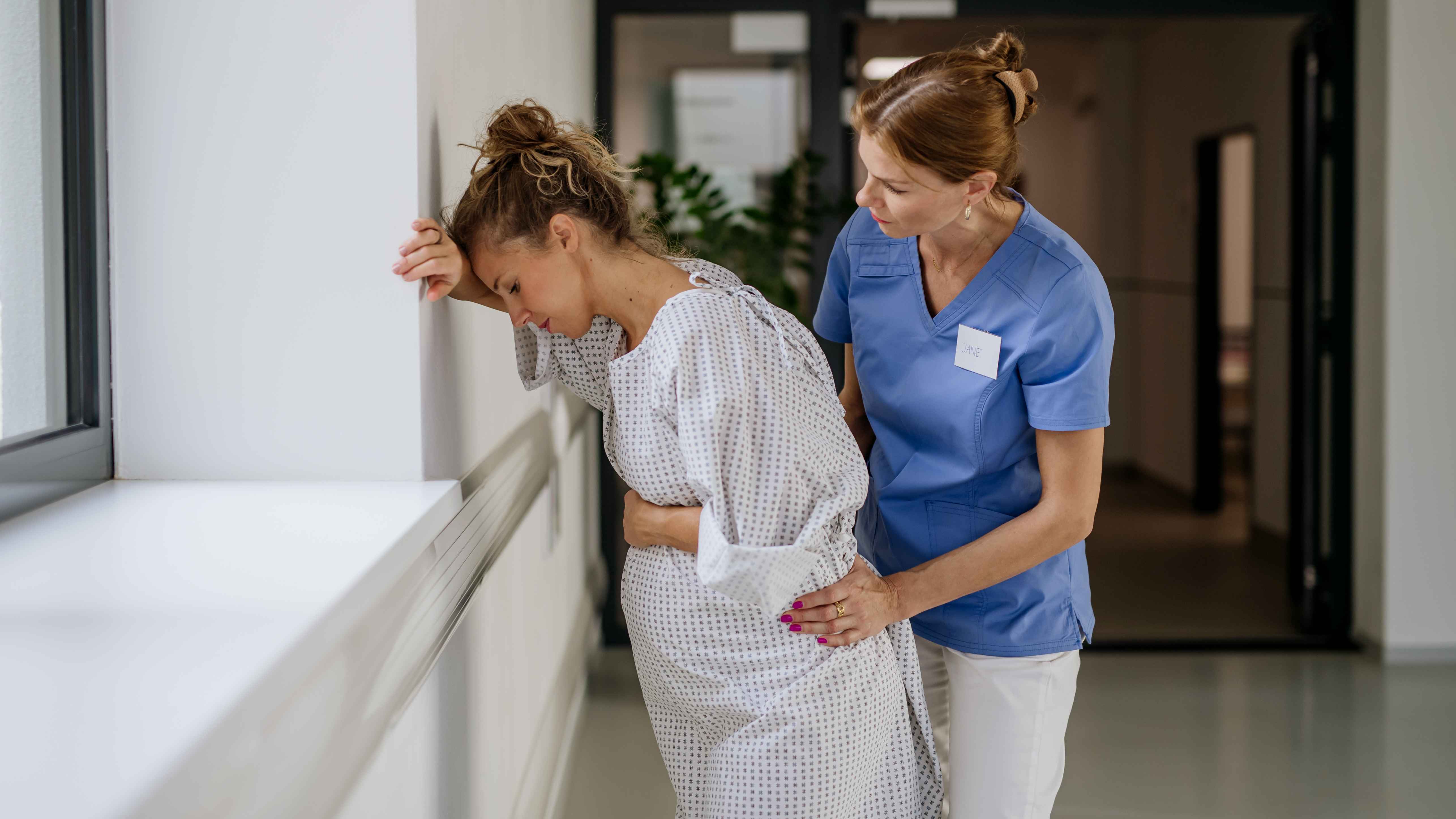 "كرون" والحمل.. ما يجب عليك اتباعه لولادة آمنة