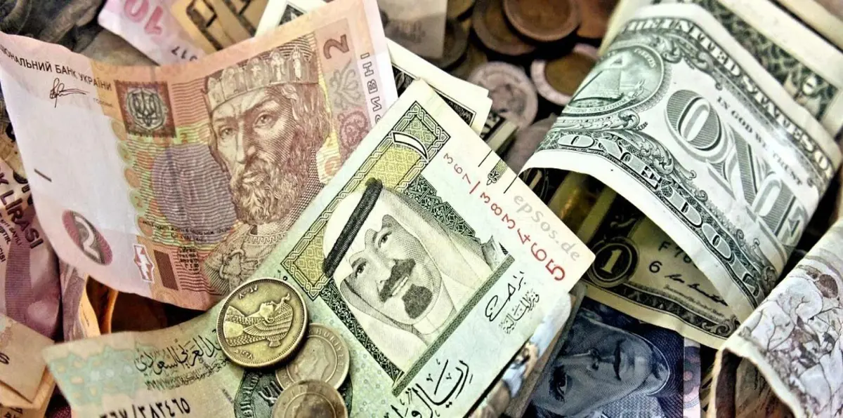 من البكتيريا إلى المخدرات.. خبراء يكشفون ما يغطي نقودك