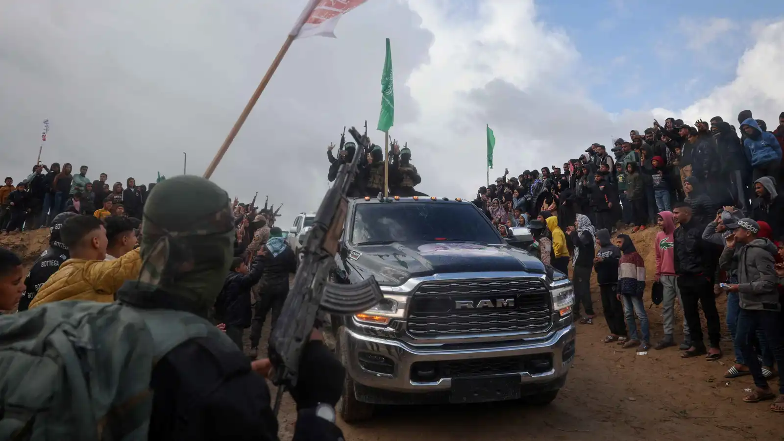 أبرز تحديات اتفاق غزة.. "سلاح حماس" أمام مفترق حاسم