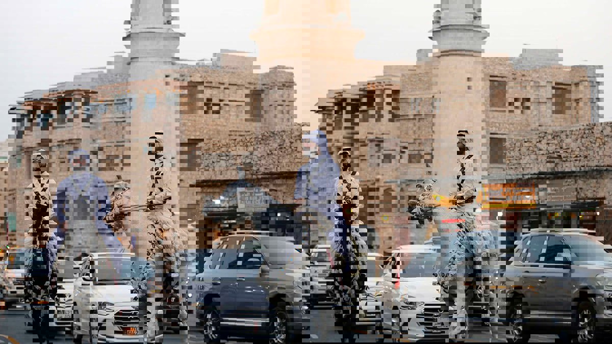 السلطات القطرية تفرج عن الشاعر علي الدعية