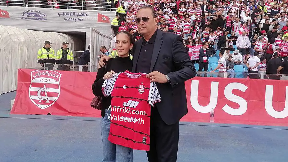 لدعمها القضية الفلسطينية.. الإفريقي التونسي يكرم ابنة غوارديولا (فيديو وصور)