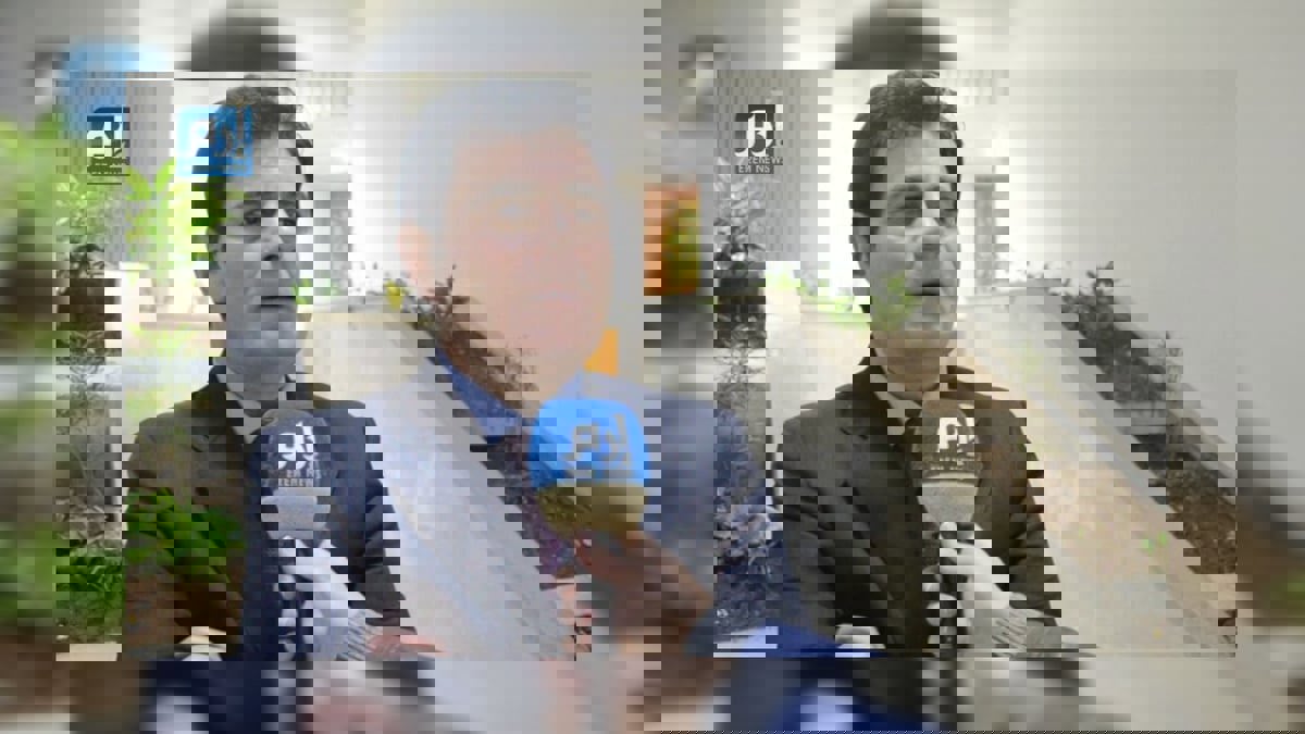 "الفنانين السوريين" تهدد بمنع ريم السواس وسارة زكريا من الغناء