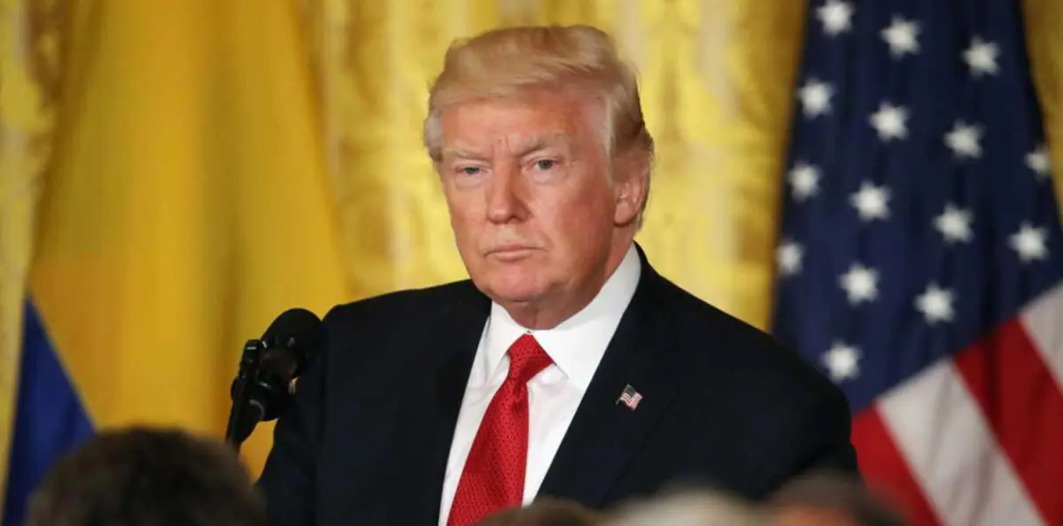 ترامب: البورصة ستنهار إذا عزلت