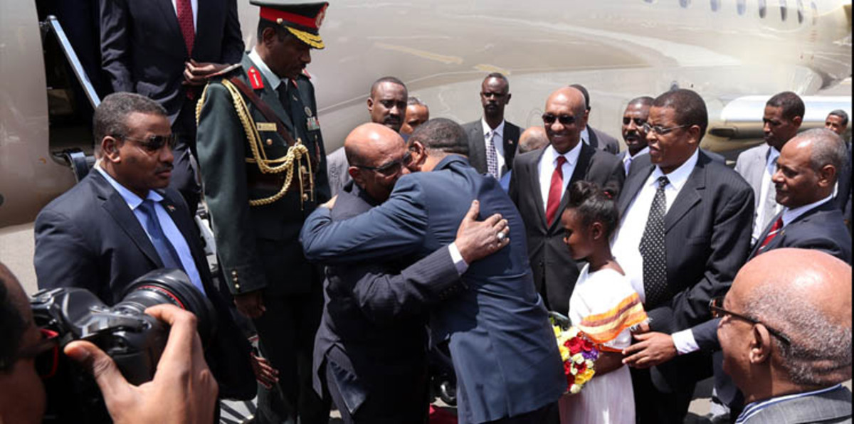 بعد قرابة عقدين.. البشير يزور أثيوبيا على وقع تخوف مصر على حصتها من مياه النيل