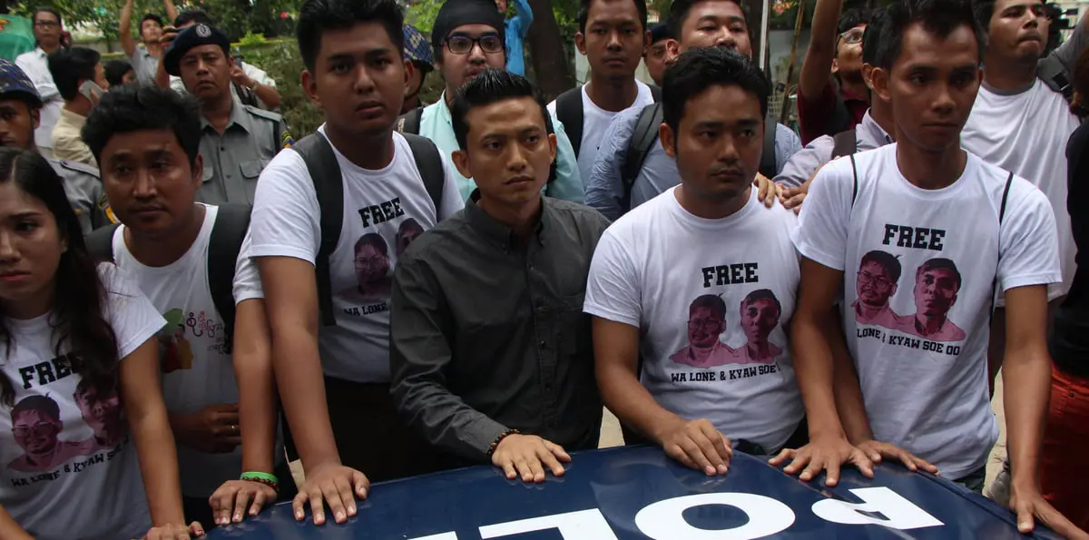 اشتهرا بتقارير "مذابح الروهينغا".. السجن 7 سنوات لصحفيين من "رويترز" في ميانمار