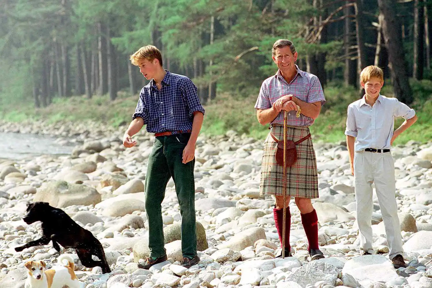 الأمير هاري وويليام مع والدهما الملك تشارلز