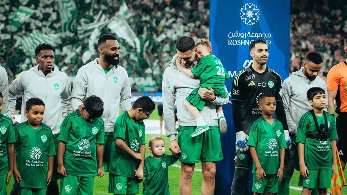 تسبب في هدف غريب.. خطأ فادح من عبدالرحمن الصانبي أمام النصر (فيديو)