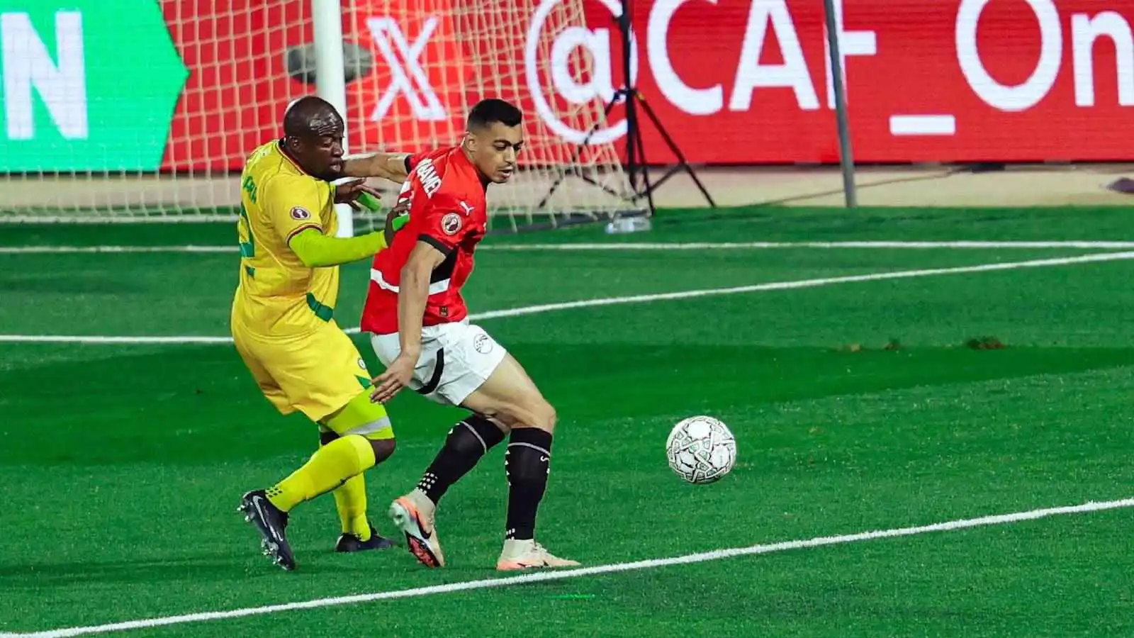 موقف ثنائي منتخب مصر من اللحاق بمواجهة جنوب إفريقيا