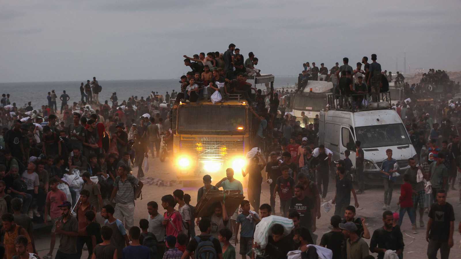 يحاصرها الموت.. غزة تواجه الجوع والحرمان ونقصا حادا في الأكفان