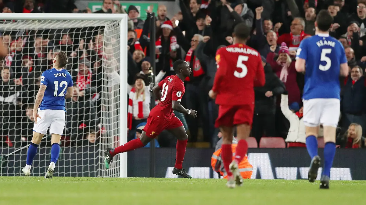 ليفربول يسحق إيفرتون بخماسية ويطير بصدارة ترتيب الدوري الإنجليزي (فيديو)