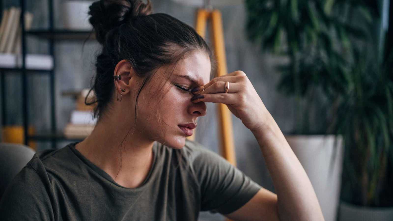 لماذا يشعر البعض بألم أكثر من غيرهم؟ اكتشاف جديد يغيّر فهمنا للأوجاع