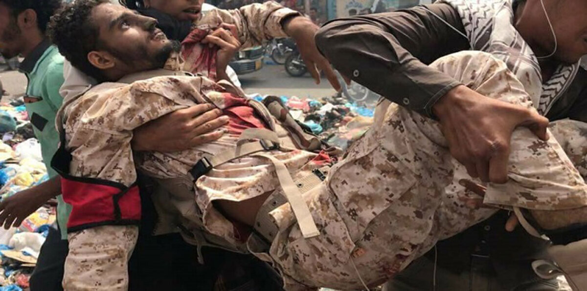 مجهولون يغتالون نجل قائد الشرطة العسكرية ومرافقه بتعز