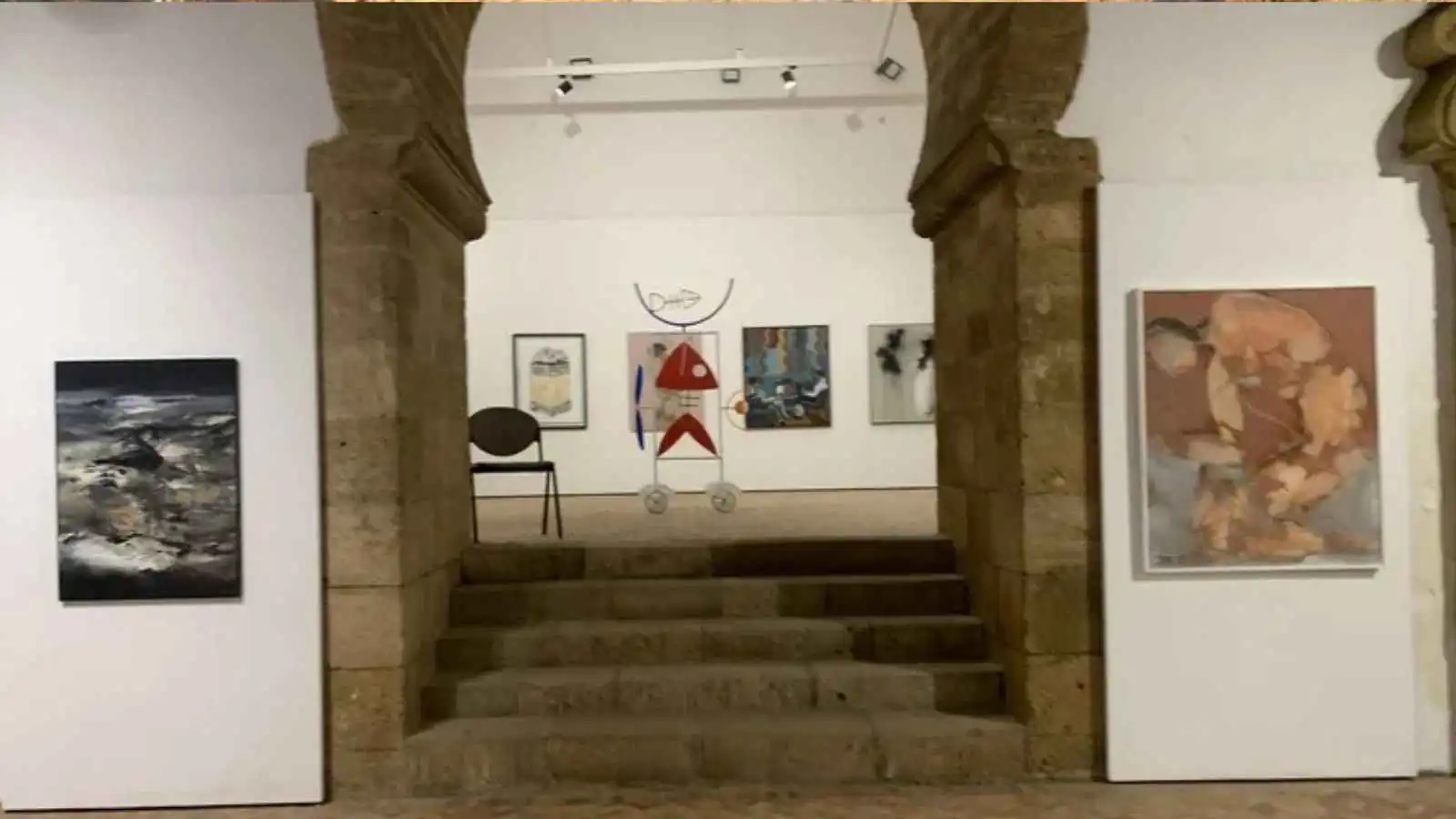 " 60 سنة من الفن".. إبداعات تشكيلية مغربية عبر مختلف الأجيال (صور)