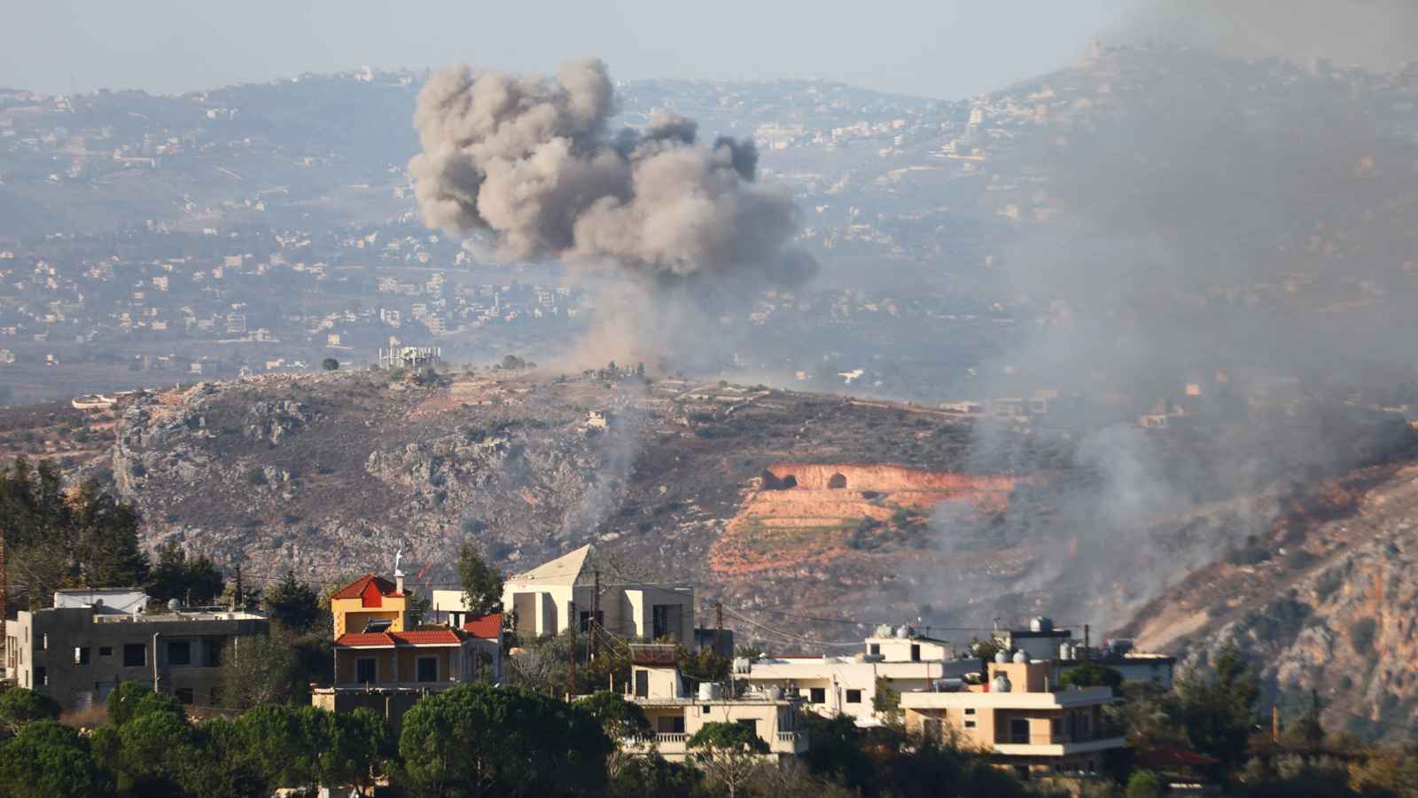 لبنان.. أوامر الإخلاء "الفوري" تثقل كاهل مدينة صور (فيديو)