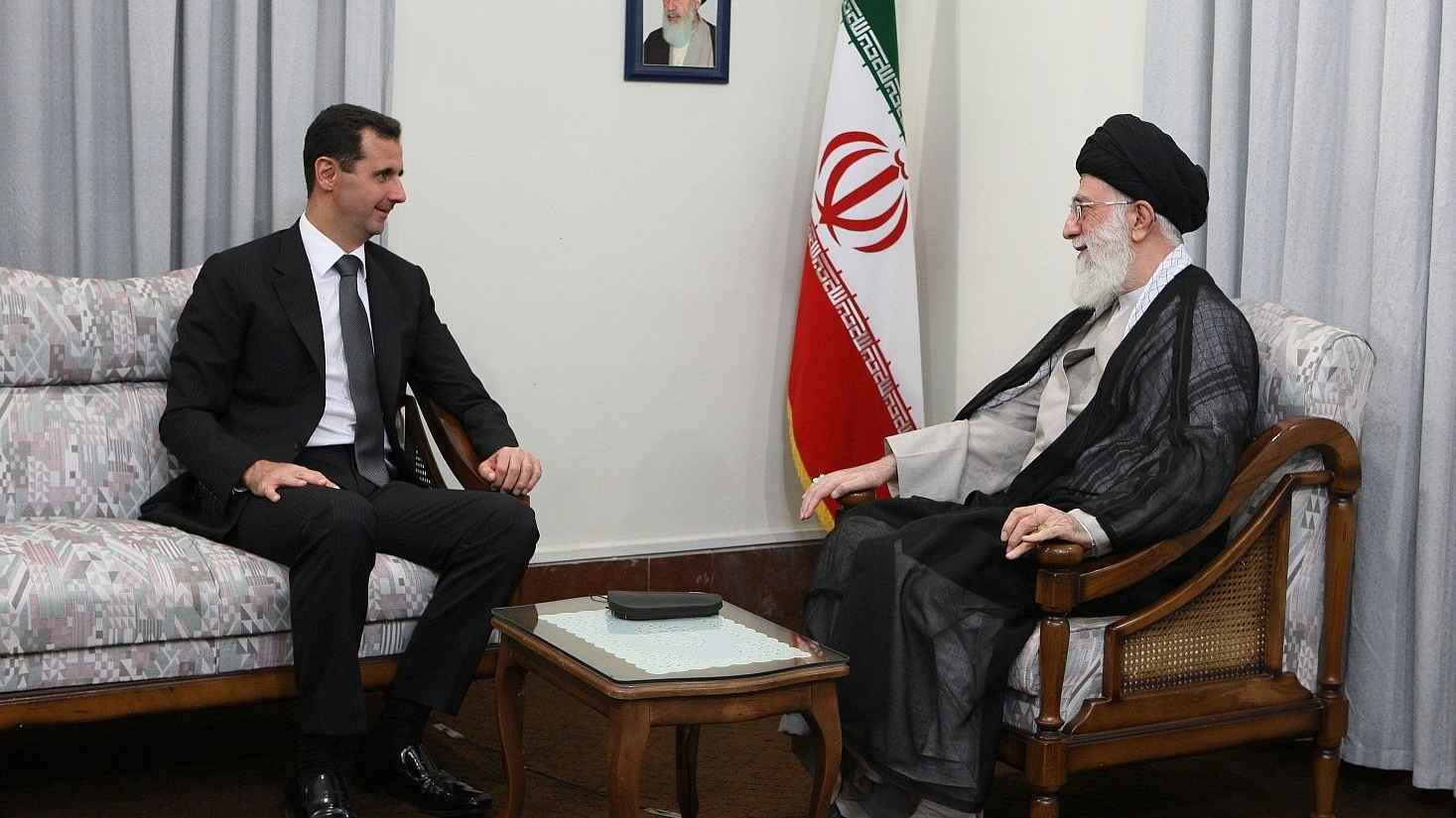 إيران.. تشبيه خامنئي بالأسد يتسبب بسجن شقيقين