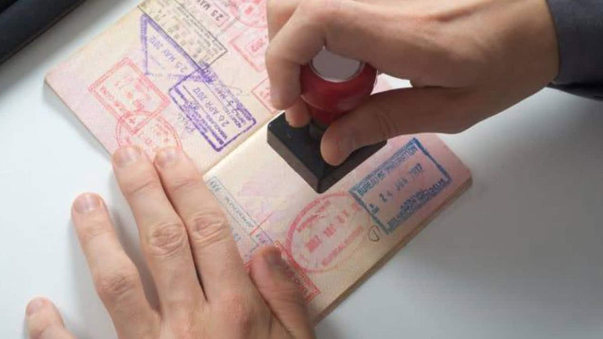 السعودية.. تمديد صلاحية الإقامات والزيارات للوافدين الموجودين خارج المملكة