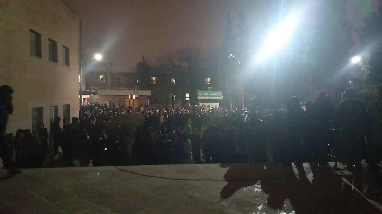 بينهم 3 فتيات.. اعتقالات واسعة بعد مقتل طالب بجامعة طهران (فيديو)