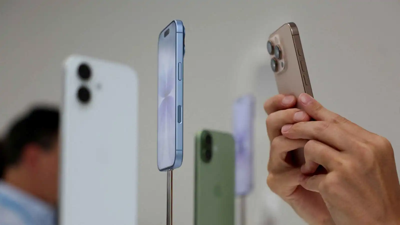 أبل تبدأ قريبا استقبال "الطلب المُسبق" على جهاز "آيفون إير" في الصين