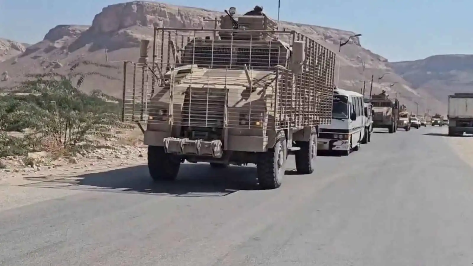 محافظ حضرموت يعلن إطلاق "عملية سلمية" لاستعادة المواقع العسكرية