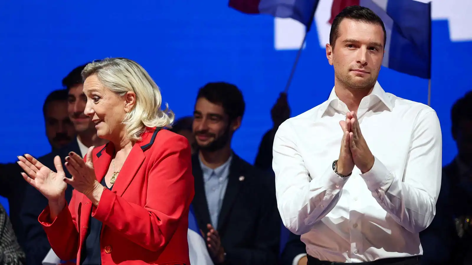 يتقاطع مع ماكرون.. لماذا يغيب صوت اليمين الفرنسي تجاه حرب أوكرانيا؟