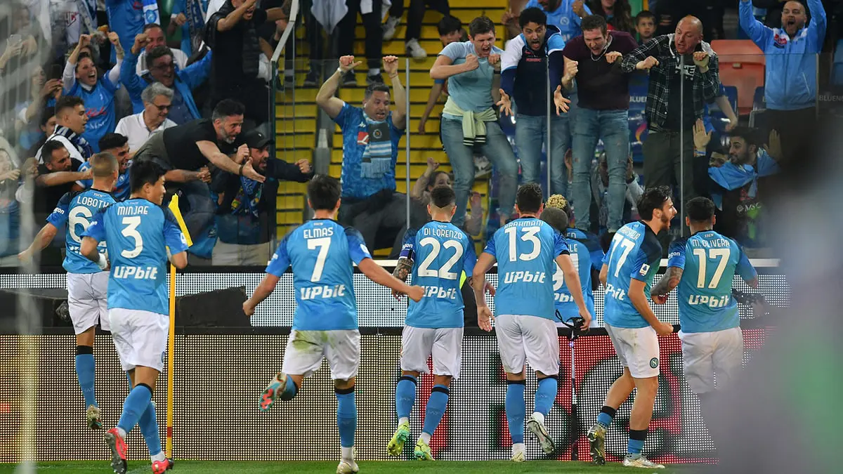 نابولي يتعادل مع أودينيزي ويتوج بطلا للدوري الإيطالي (فيديو)