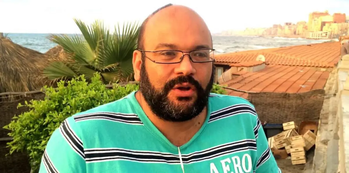 السلطات الكويتية تبعد باحثًا مصريًا متهمًا بالترويج للإلحاد