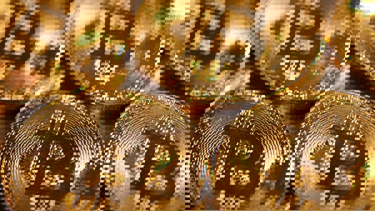 ملياردير البتكوين آرثر هايز يحذر من هبوط "كبير" للعملة 