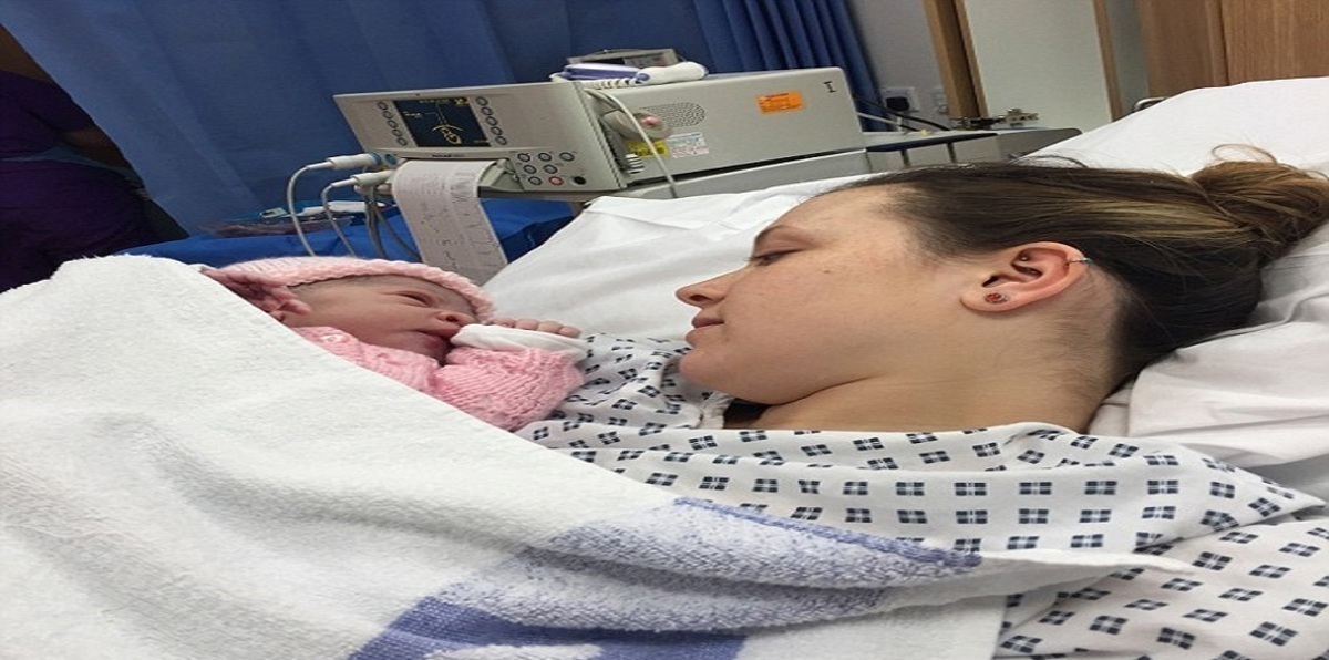 بالصور.. أول سيدة تلد دون ظهور آثار الحمل عليها