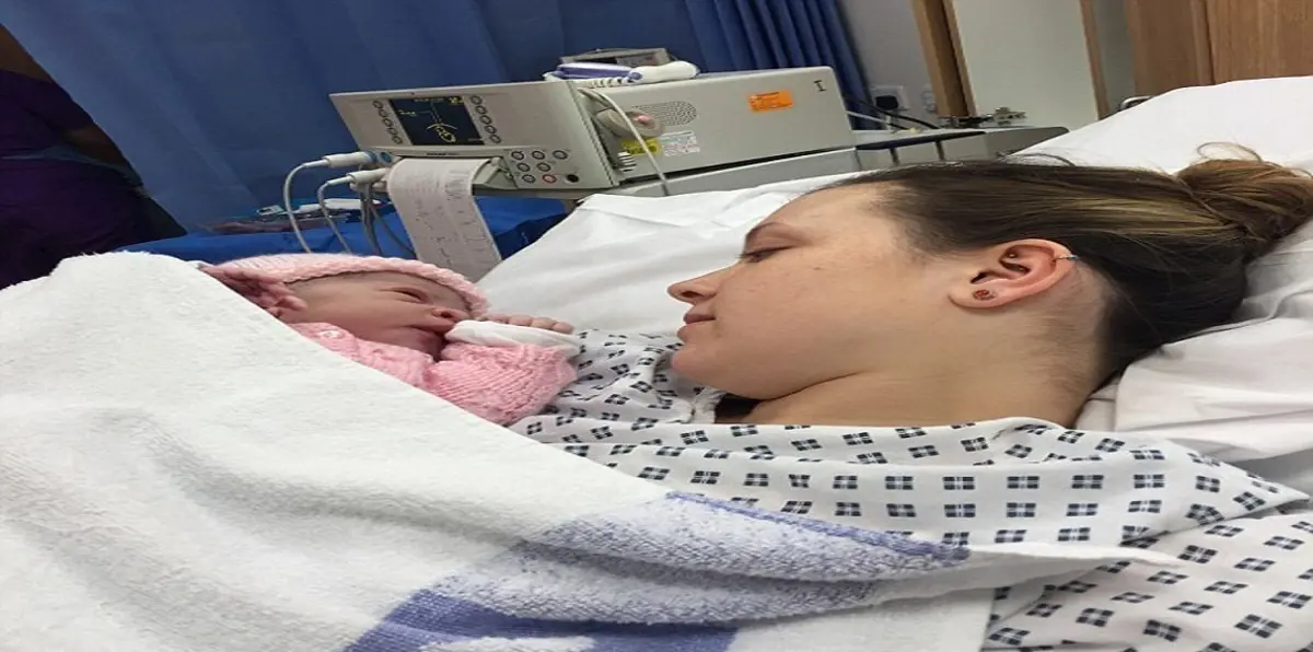 بالصور.. أول سيدة تلد دون ظهور آثار الحمل عليها