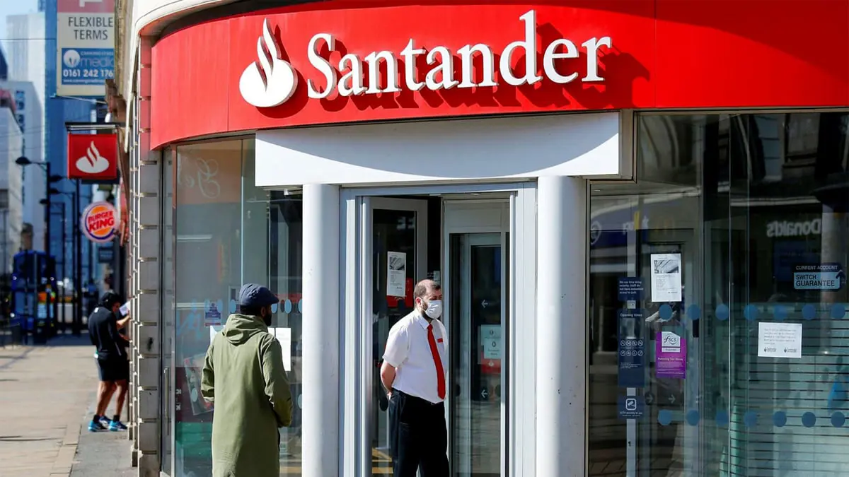 بنك "سانتاندير" يوزع 170 مليون دولار بالخطأ في بريطانيا