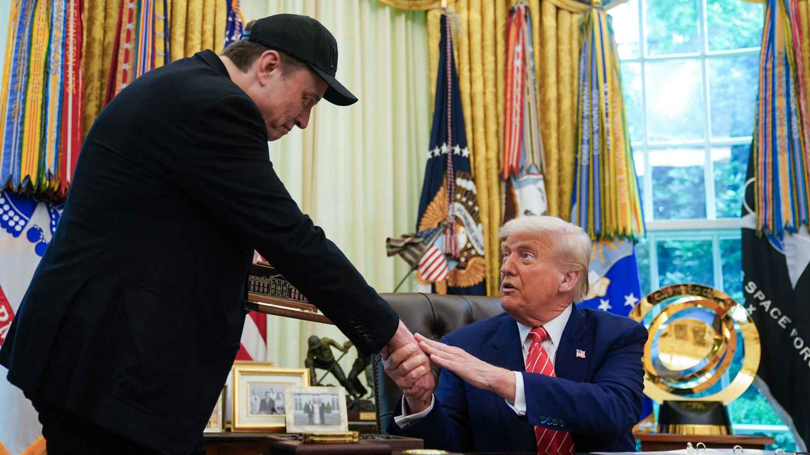 ماسك يحذف تغريدات فضيحة "القنبلة الكبرى" حول ترامب